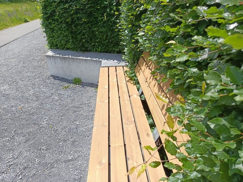 Sitzbank aus Thermokiefer
